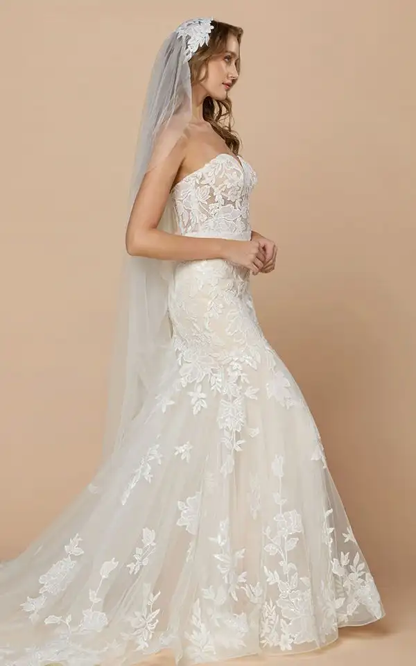 LINA VEIL