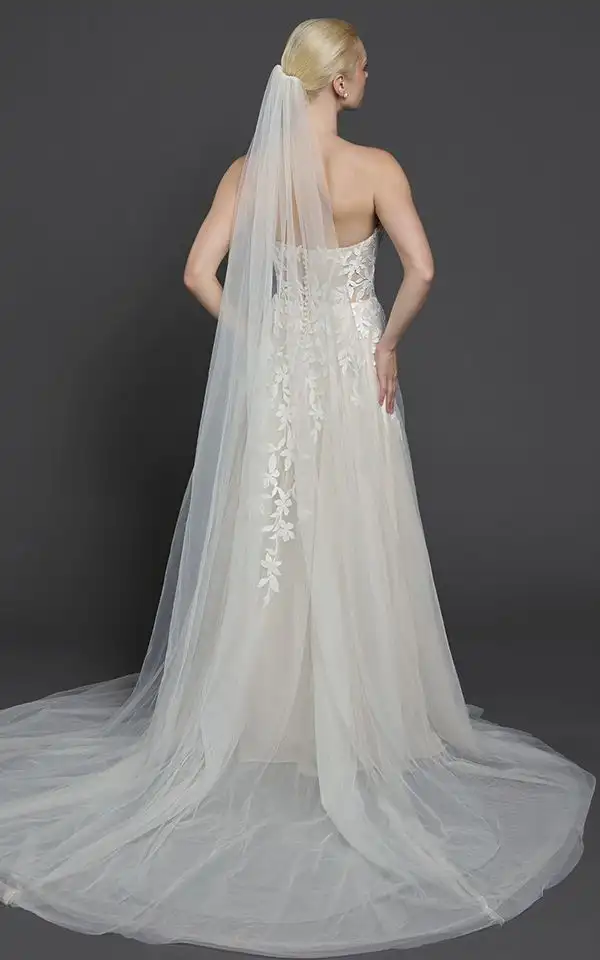 MINA VEIL